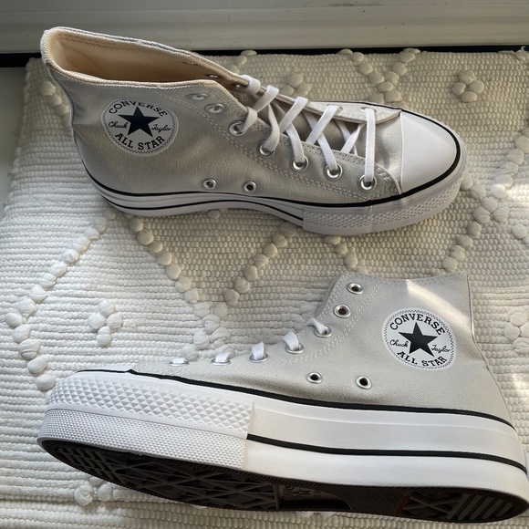 Brand new Converse platform hightops - Picture 3 of 9